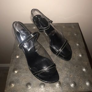 Madeline Delicate black leather sandal size 5 1/2